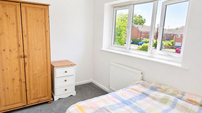 🏡 Large Double Room Available in Stockport Main Photo