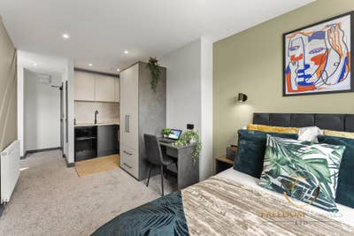  Luxury Living On Chandos Street Main Photo