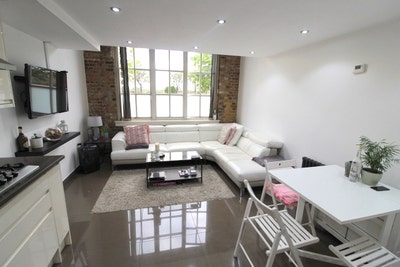 3 Bed Flat Available, SE18 Main Photo