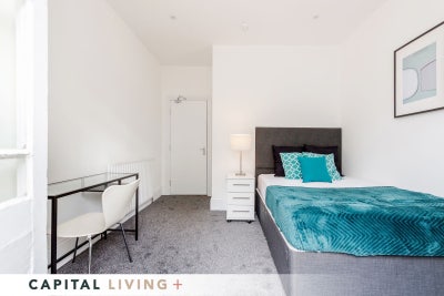 Room with Balcony - Clapham High Street Main Photo