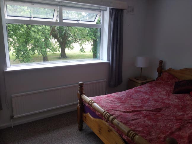 Heath Park | King-Size Front Bedroom | 10 mins UHW Main Photo