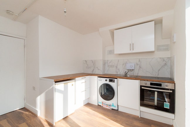 Brand New Studio Flat with Balcony in Queens Park  Main Photo