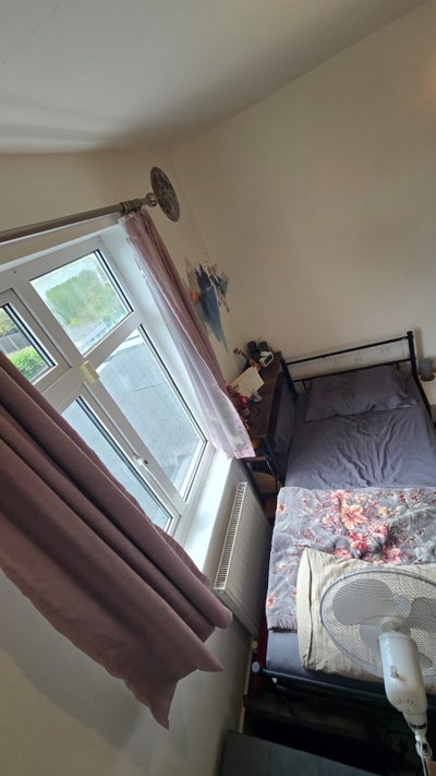 Room rent Main Photo