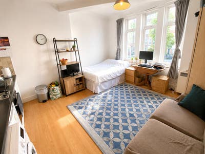 W5: Studio Flat in Ealing Broadway Main Photo