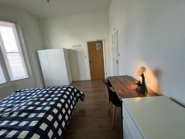 Spacious Ensuite Double Room Main Photo