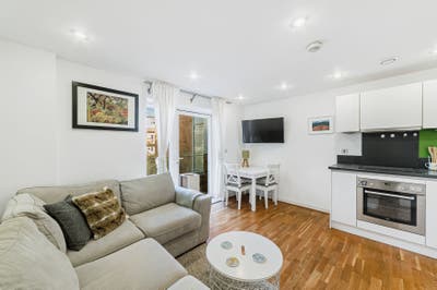 W3: Modern One bedroom Flat in Acton Central Main Photo