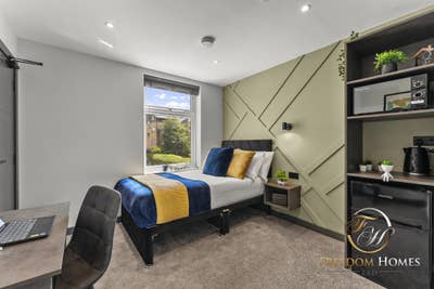  Luxury Living On Chandos Street Main Photo