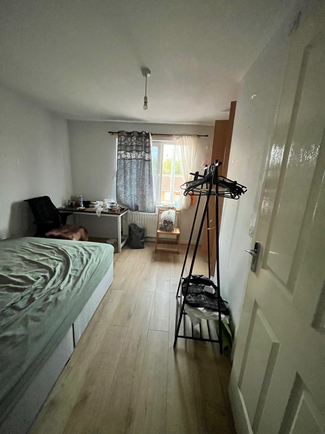 Spacious En-suite room for 600 excluding bills  Main Photo