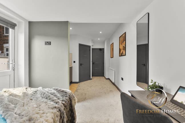  Luxury Living On Chandos Street Main Photo