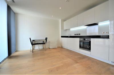NW9: Modern one bedroom flat in Colindale Main Photo