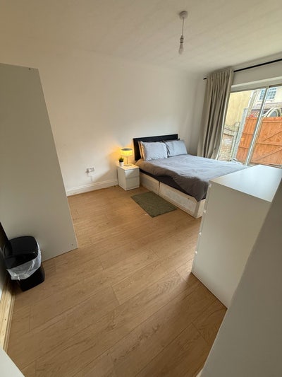 Amazing Spacious double room in E14 Main Photo