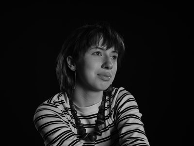 Young woman looking for a house share or room Main Photo
