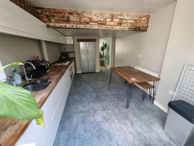En-Suite Room/Near Whipton Hospital/Easy M5 Access Main Photo