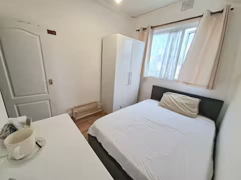 Double room in newly refurbished victorian house Main Photo