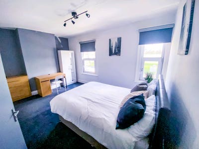 Stylish Room on London Road RG1 - Double Main Photo