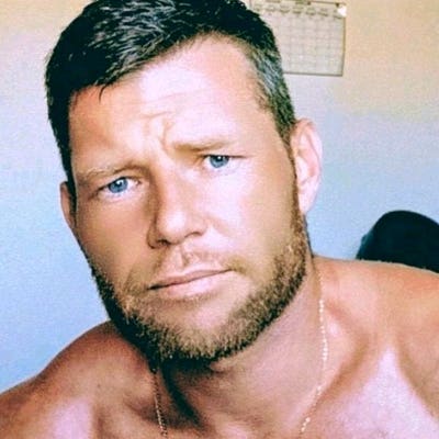 Professional Male seeks a single or double room Main Photo