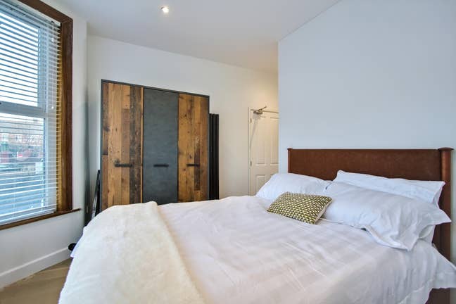 Ensuite bedroom in Turnpike Lane Main Photo