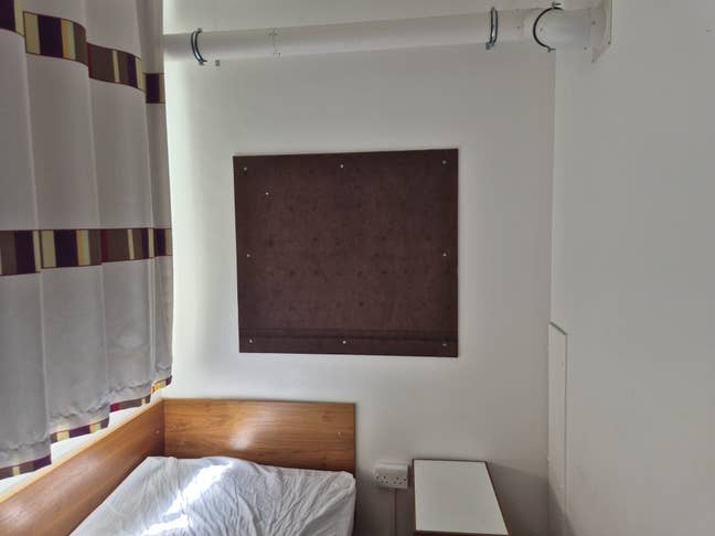 Ensuite Single Bed room Main Photo