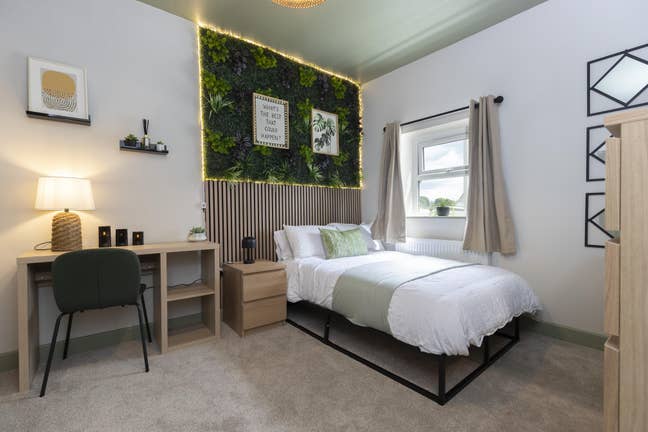 ✨6 Brand New Furnished Double En-suite Rooms July✨ Main Photo