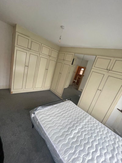 Single and double rooms furnished  in new Malden  Main Photo