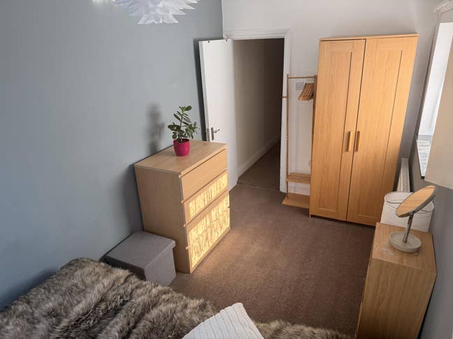 Furnished Double Room Near Hayes Station Main Photo