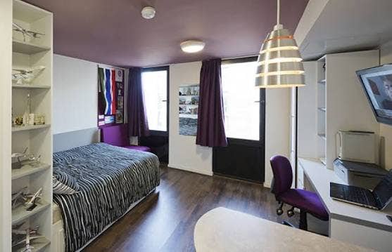 Tenancy Takeover – Studio next to Business School Main Photo