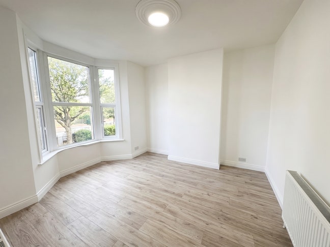 A beautiful 4 bedroom house in Maryland E15 Main Photo