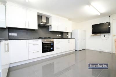 Stunning 5 bedroom for buddy ups(students welcome) Main Photo