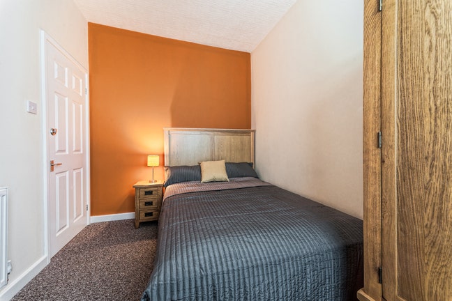 Double Rooms * Nr Morrisons & Health Centre  Main Photo