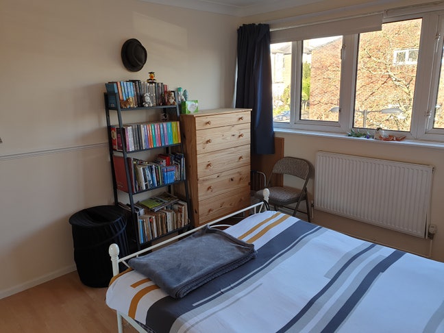 Airy Flat close to all ammenties  Main Photo