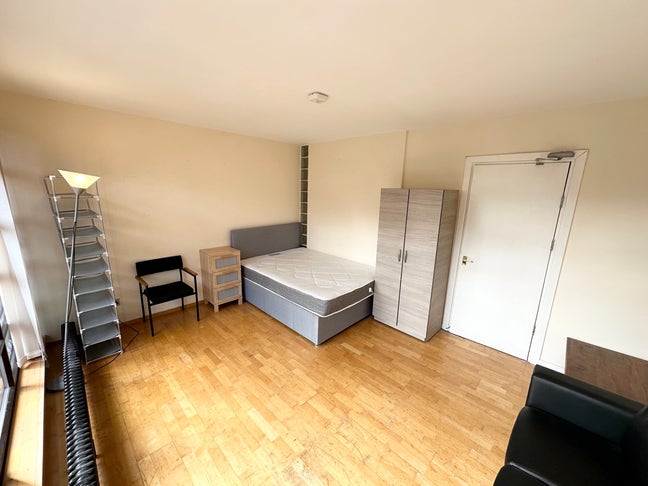 🏡 ROOM in stunning terraced house + balcony - now Main Photo