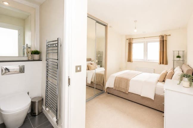🛋️ Premium En-Suite Room in Stylish Shared Home Main Photo
