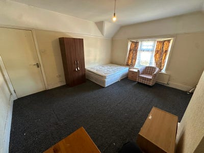 😍 Double Rooms in Hornchurch Asap 😍  Main Photo