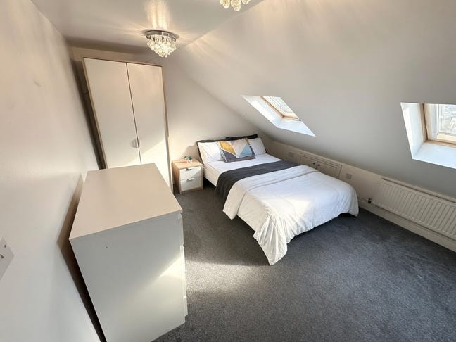‼️ Large Double Room ( All bills included) ‼️ Main Photo