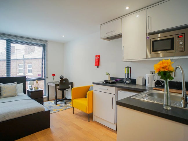 Modern Spacious Studios Main Photo