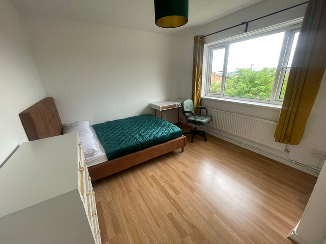 Super 4 bed flat - Denmark hill / East dulwich Main Photo