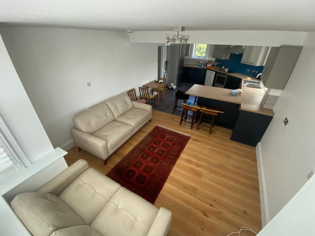 Downstairs flat, big garden &parking Main Photo