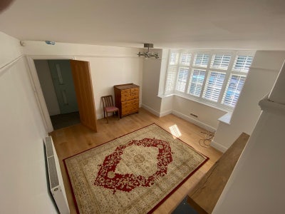 GF modern flat with large garden &parking bay Main Photo