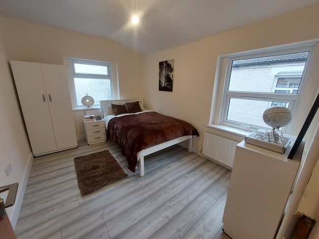 **Premium Double Room,10 Mins Walk To Station** Main Photo