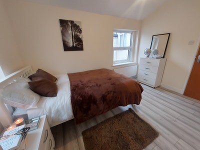 **Premium Double Room,10 Mins Walk To Station** Main Photo