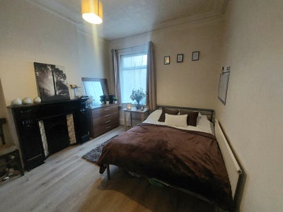 **Premium Double Room,10 Mins Walk To Station** Main Photo