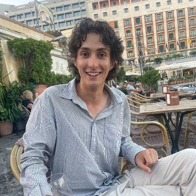 Professional Male seeks a double room Main Photo