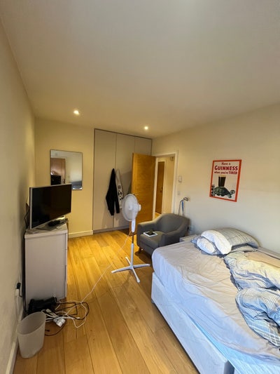 Spacious en-suite double room in Mile End Main Photo