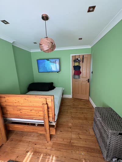 Warm friendly room  Main Photo