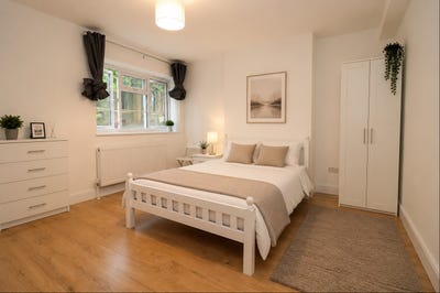 🏡 3 Double Rooms Available in a Modern 4-Bed Flat Main Photo