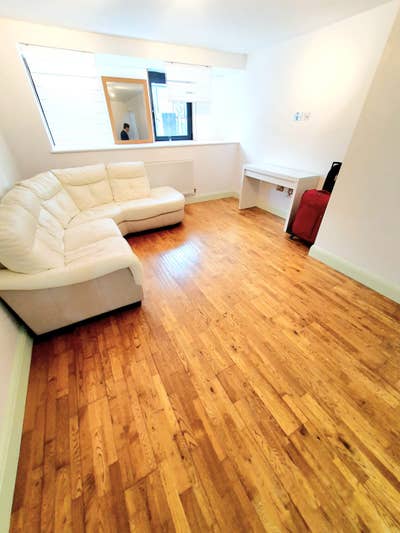 Fantastic 1 Bed in Woodford  Main Photo