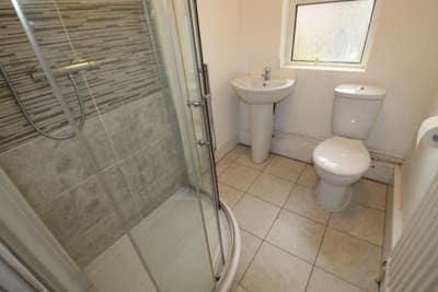 Spacious 5 bed house share for 26/27 Main Photo