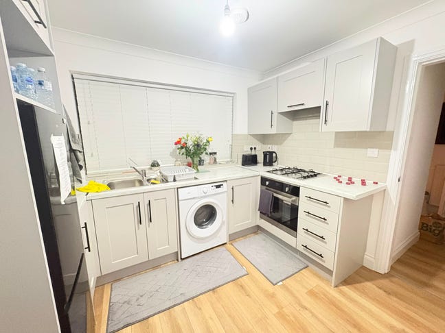 3 Bedroom House, Bills Included Main Photo