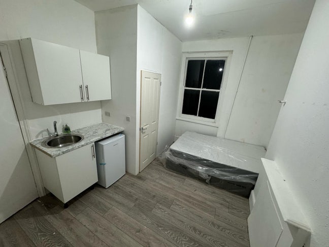 Furnished studio Flat to rent- NW6-bills included  Main Photo