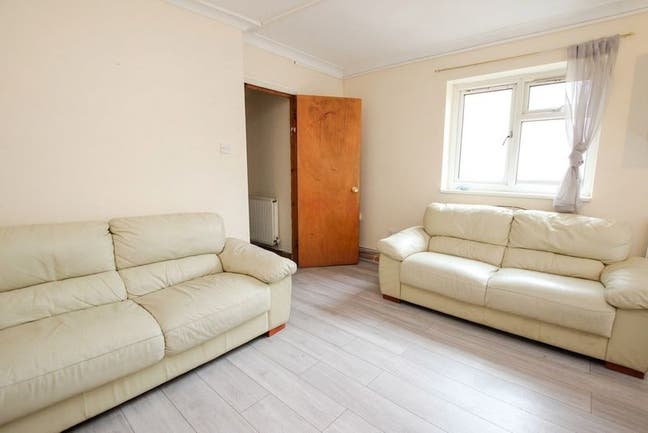 Three Bedroom Furnished Flat in Central Reading Main Photo